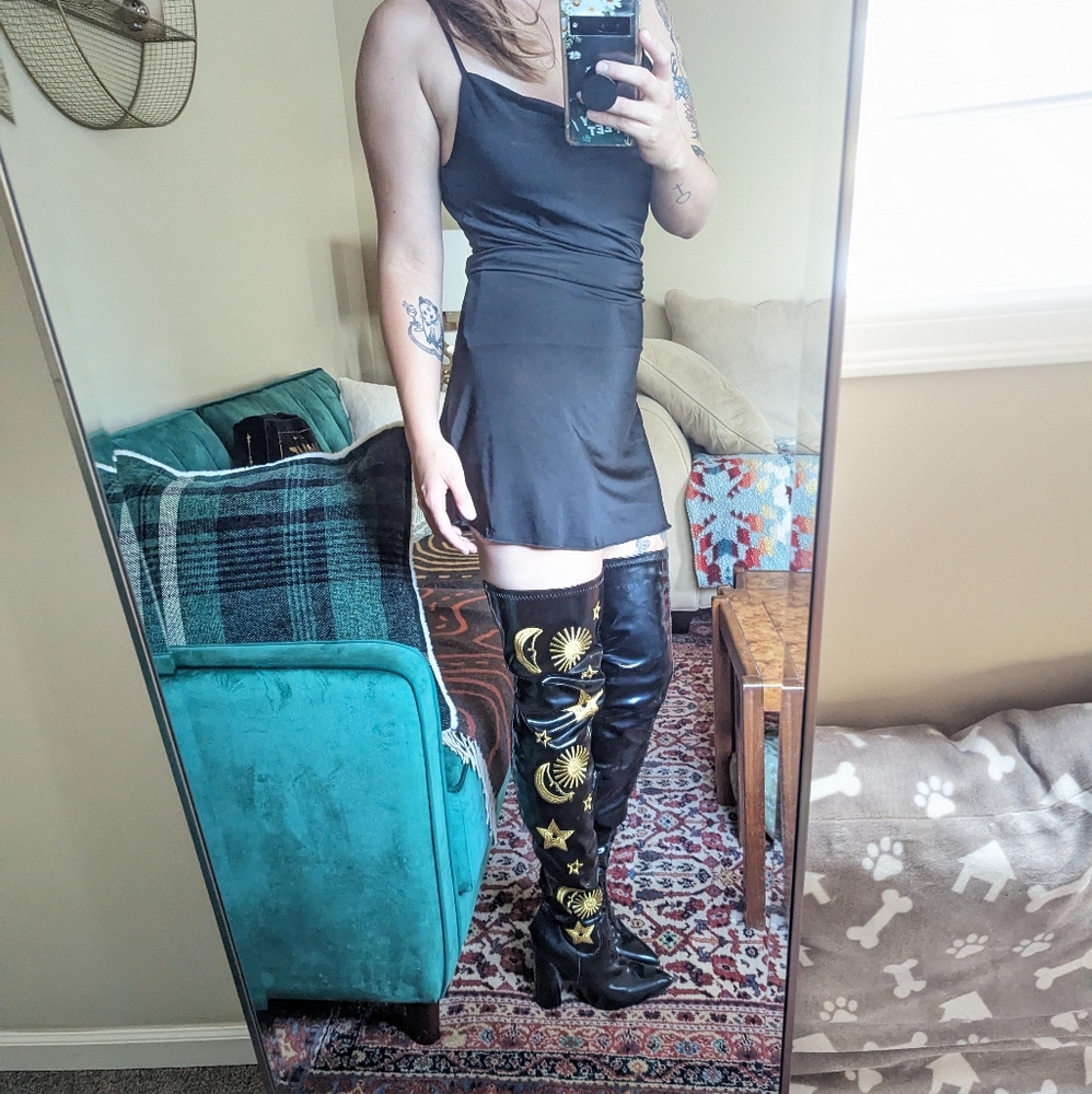Thigh high black boots 🌟